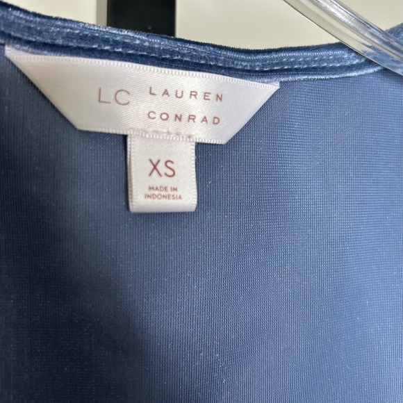 LC Lauren Conrad Womens XS Blue Velvet Long Sleeve Wrap Peplum Top - Picture 4 of 5